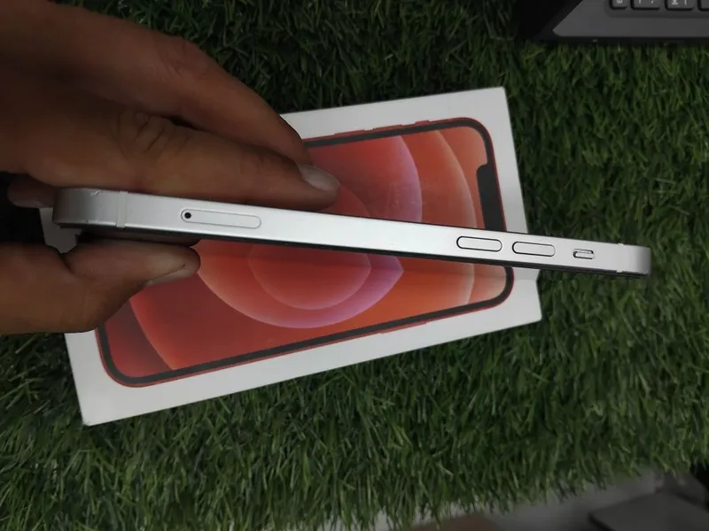 Iphone 12 (64) gb