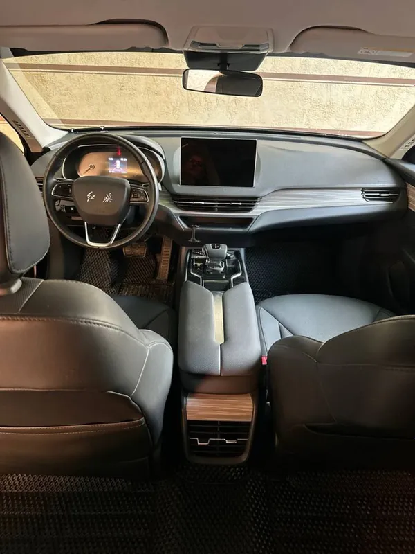 Продам свою Hongqi E-QM5 2024-года 60.000 км — фото 2