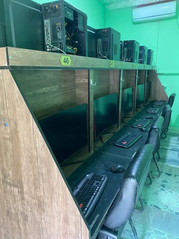 Продаётся полный комплект для компьютерного клуба Продается полный