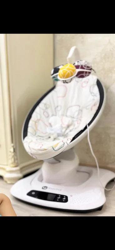 4 Moms  почти как новый есть только царапина