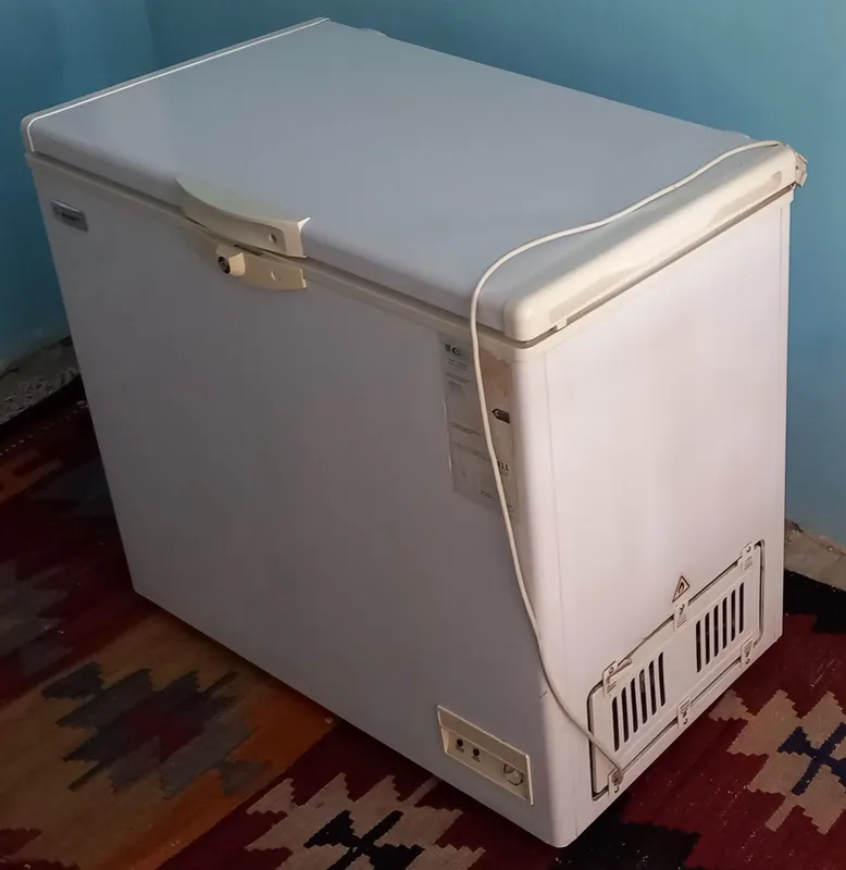 Морозильник б/у, но отлично работает 1 Морозильник б/у, но отлично работает 1