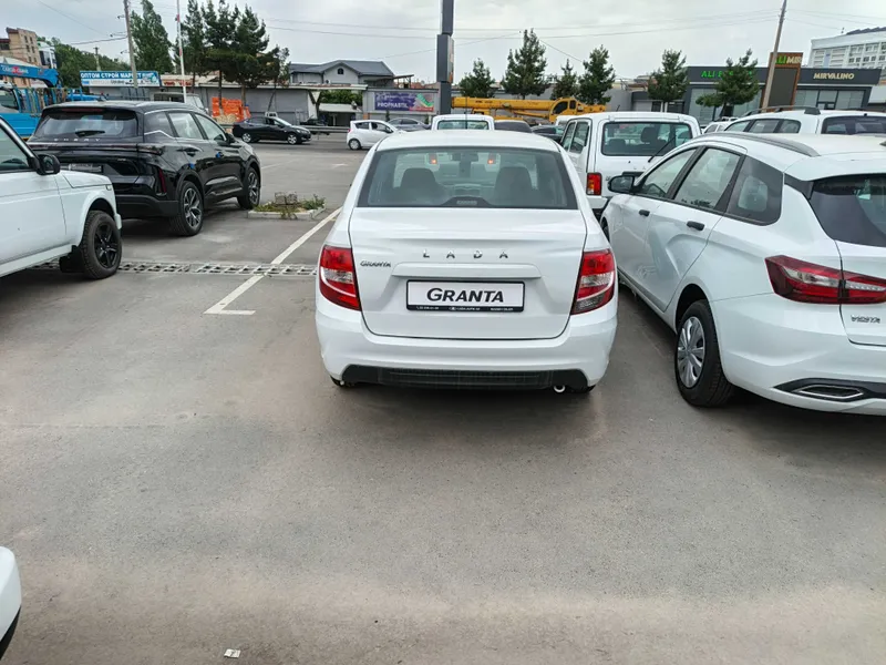 LADA Granta Sedan — фото 2