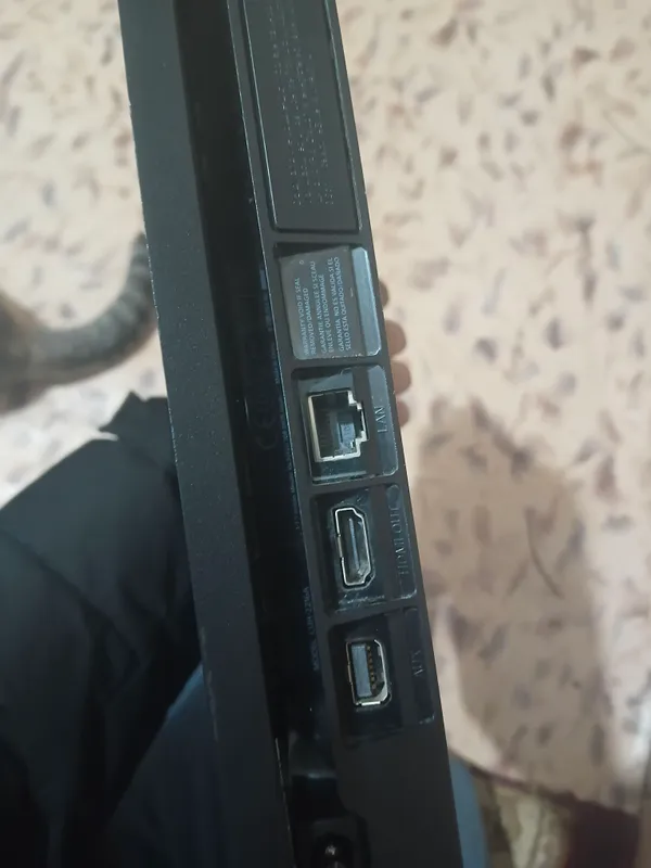 PlayStation 4 Slim 4