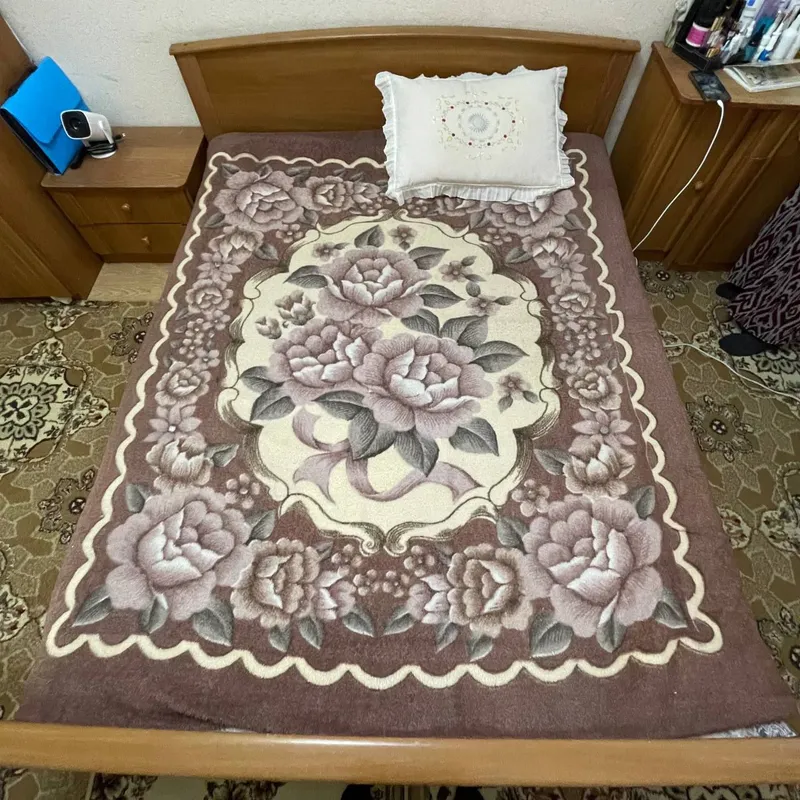 Подам спальный гарнитур