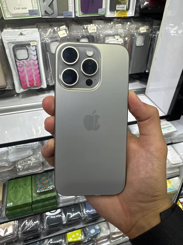 IPhone 15 pro titanium 1