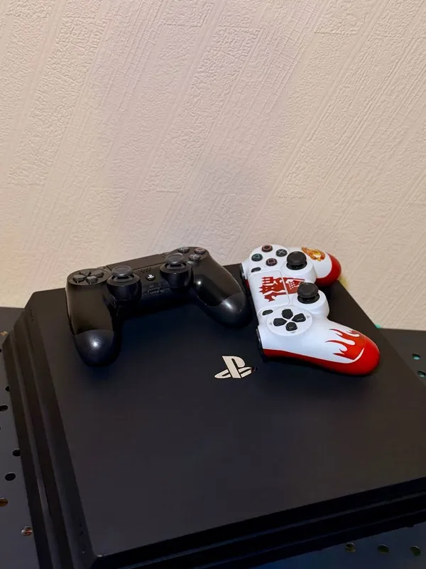 Playstation 4 pro 1TB — фото 2