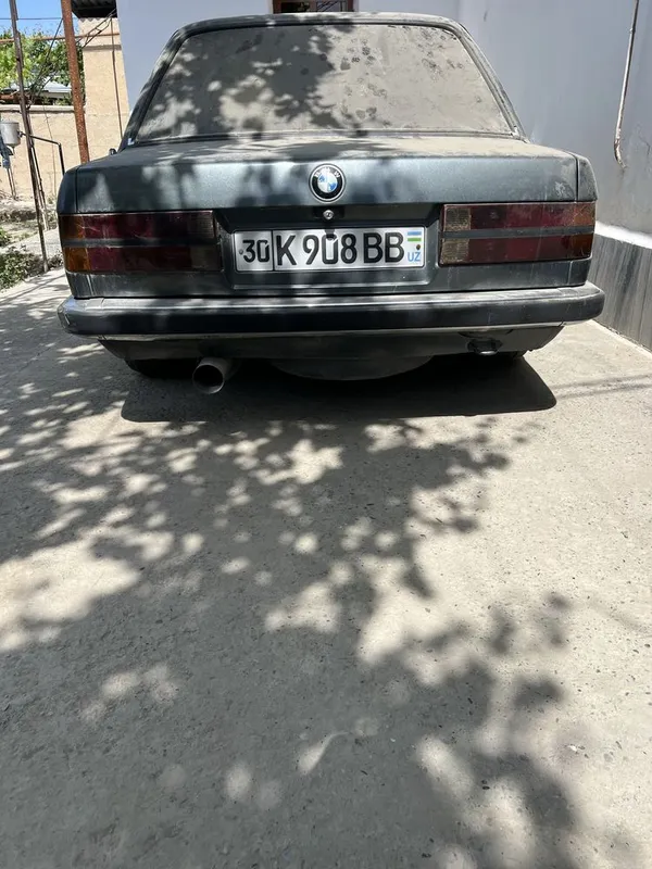 Bmw e30 srochni sotiladi