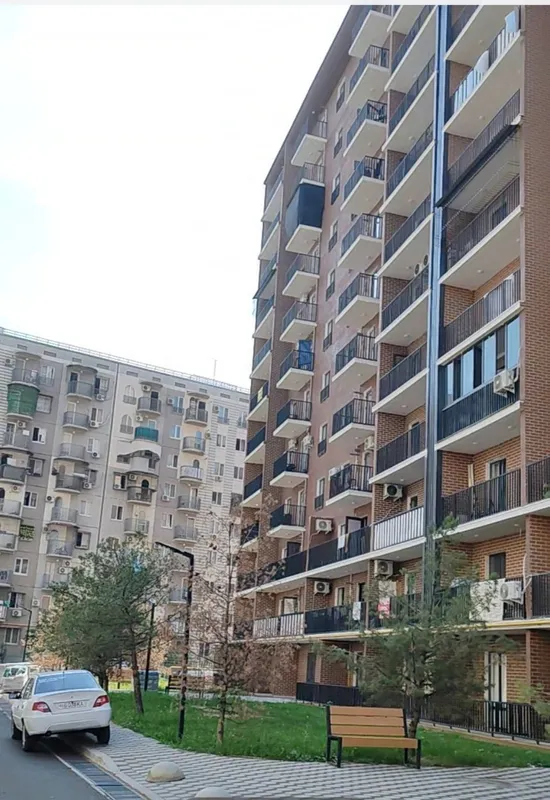 Assalom Sohil ЖК (Yashnobod tumani)da 3 xonali kvartira sotiladi 8