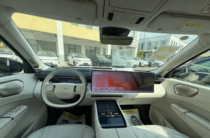 LYNK&CO 900: чёрный с белым 5 LYNK&CO 900: чёрный с белым 5