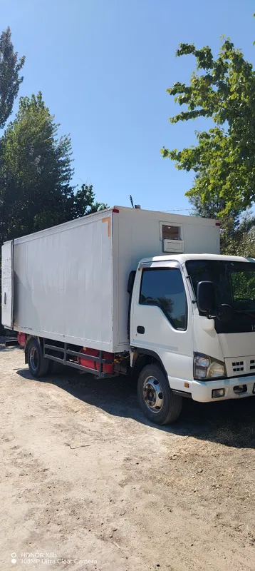 Isuzu mashinasi sotiladi 1 Isuzu mashinasi sotiladi 1