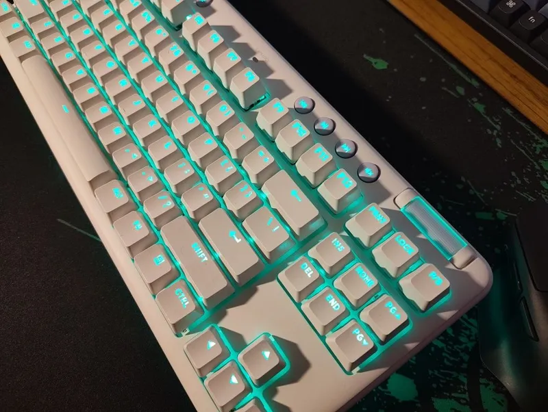 Logitech G713 механическая клавиатура Logitech G713 механическая клавиатура
