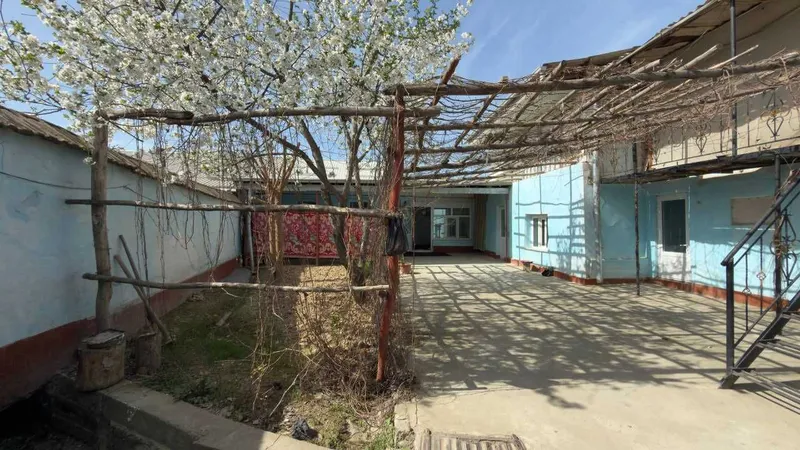 Продается 5 комнатный дом ,4 сотки земли в рабочем городке 36000$