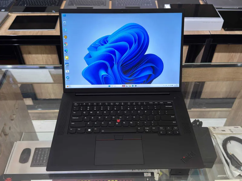 LENOVO ThinkPad P1 Carbon Gen4 Core i7-11800H ram16 ssd 512 T1200 4Gb