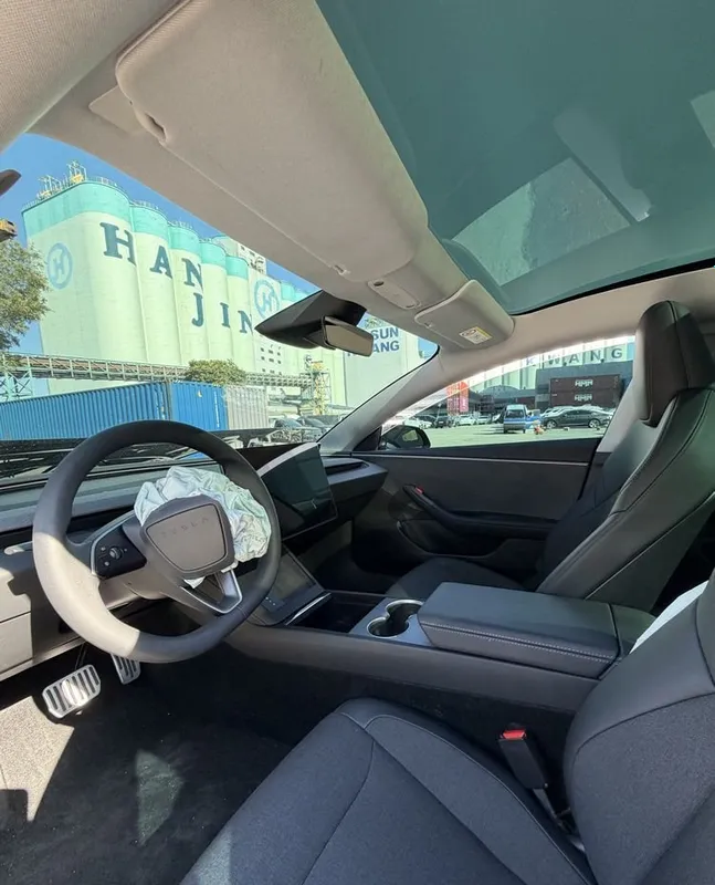 TESLA MODEL 3 2026/27 7 TESLA MODEL 3 2026/27 7