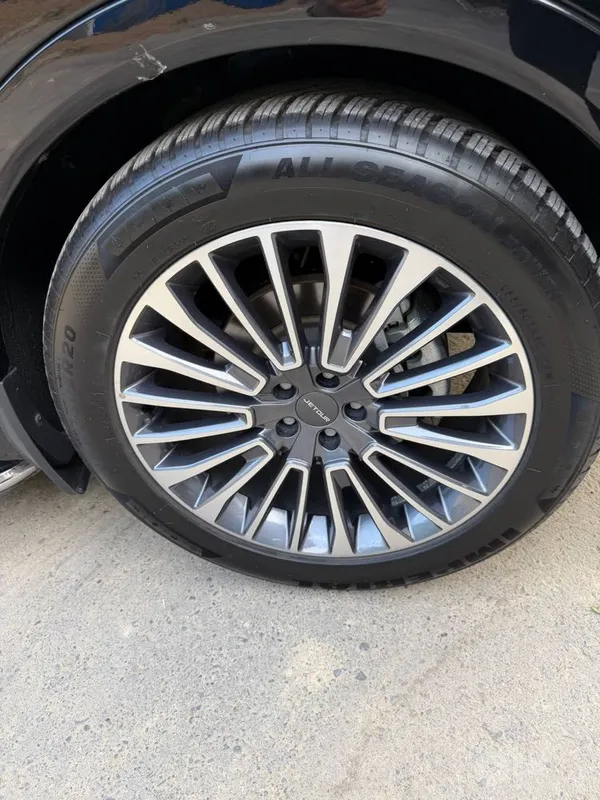 Срочно продается машина Jetour X70 flagship eng fulli 8 Срочно продается машина Jetour X70 flagship eng fulli 8