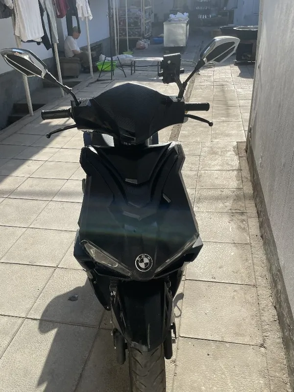 Skuter italiya r2
