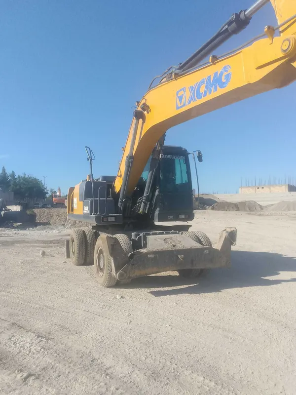 Колёсный экскаватор XCMG XE210WA 7