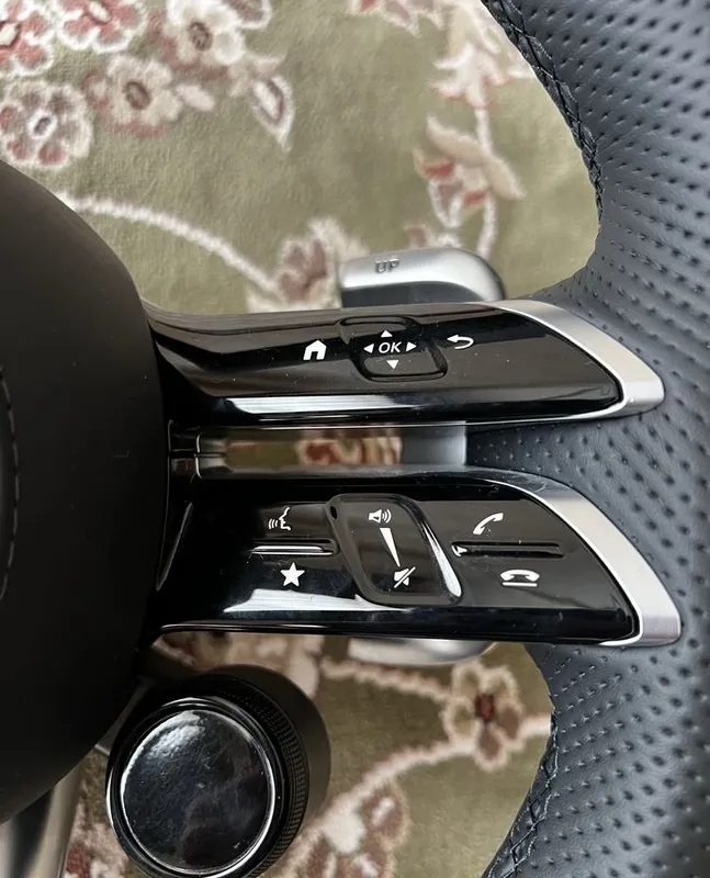 Оригинальный спортивный руль для Mercedes-Benz AMG 5 Оригинальный спортивный руль для Mercedes-Benz AMG 5