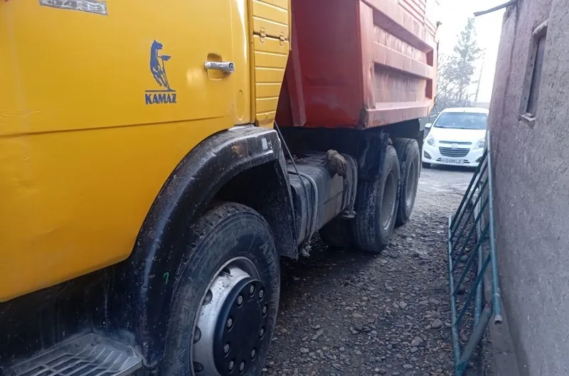 Продаётся самосвал Kamaz 1 Продаётся самосвал Kamaz 1