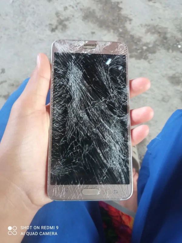 ESKI SINGAN TELEFON SAMSUNG J7