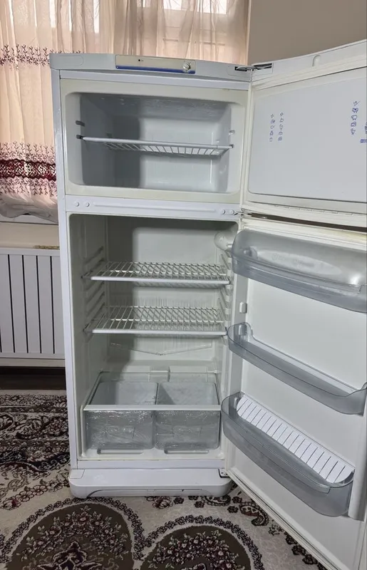 Indesit двухкамерный холодильник в идеальном состоянии 2