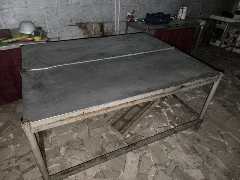 Продам стол из нержавеющей стали для кухни/кафе Продам стол из нержавеющей стали для кухни/кафе