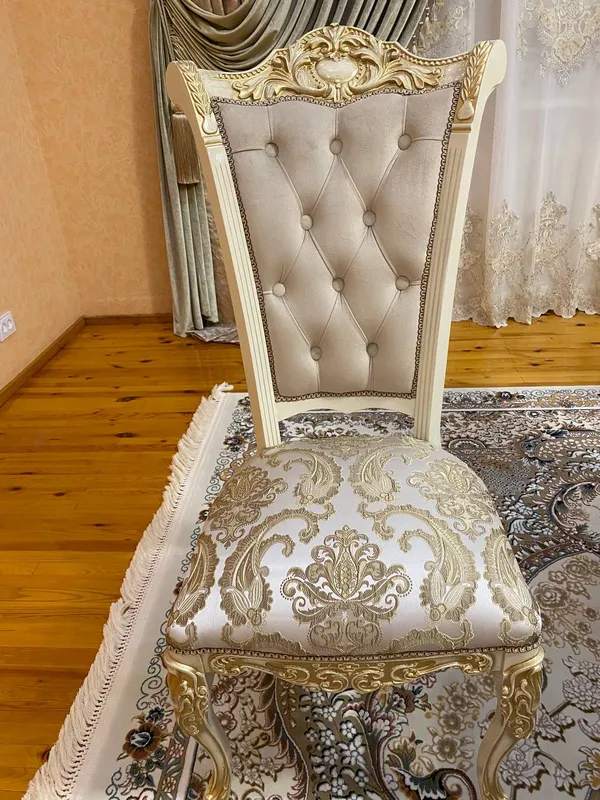 Продается стол и стулья (в комплекте 12 стульев)