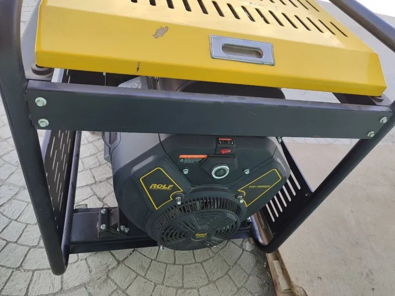 Движок генератор ROLF 18 kWt 220v/380v бензин 4 Движок генератор ROLF 18 kWt 220v/380v бензин 4