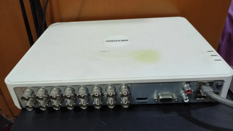 DVR Hikvision 16 канальный + аналагоные камеры 16шт (разные) 1