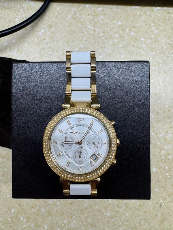 Продам чесы Michael Kors оригинальные(женские ).