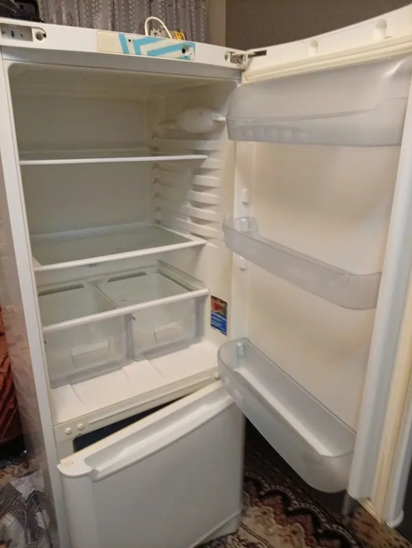 Продам Холодильник INDESIT — фото 1
