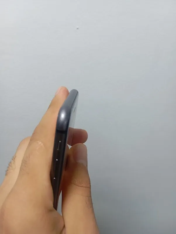 iPhone 8 64GB . 6