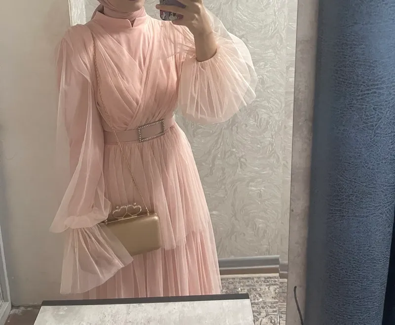 Pushti rangdagi uzun kechki ko‘ylak Pushti rangdagi uzun kechki ko‘ylak