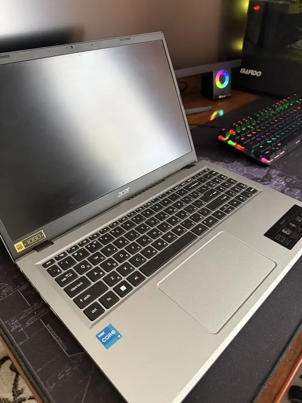 Ноутбук acer core i3 intel yaxshi holatda nozik ishlar uchun ishlatilg