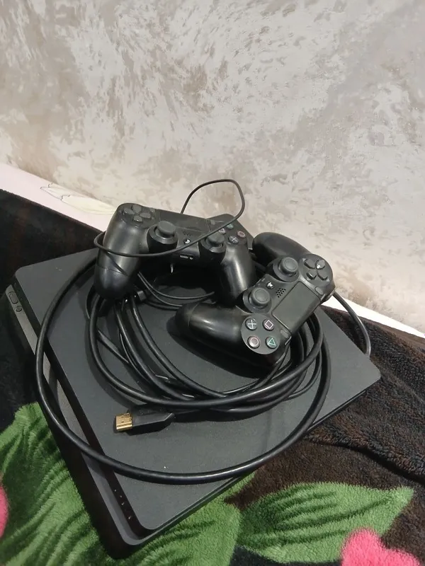 PlayStation 4 plus 1