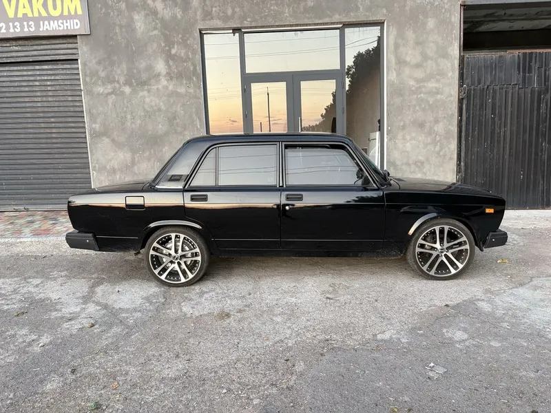 Vaz2107 yili 2008 narxi 5200$ mator 1.6 piryora 3