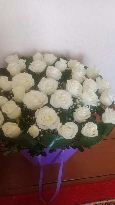 Nozik did egalari uchun oq atirgullar sotiladi — фото 2