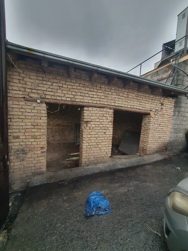 Rajab amin maxalasida. 2.4 va 5 sutiwlik bino va er uchastks sodiladi. 5