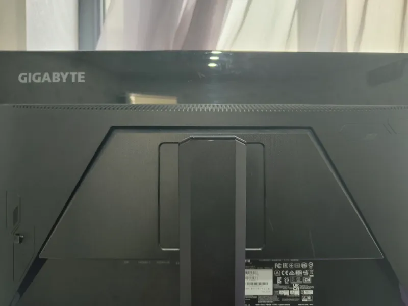 Gigabyte G24F2 — ehtiyot qismlar uchun / tiklash uchun 4 Gigabyte G24F2 — ehtiyot qismlar uchun / tiklash uchun 4