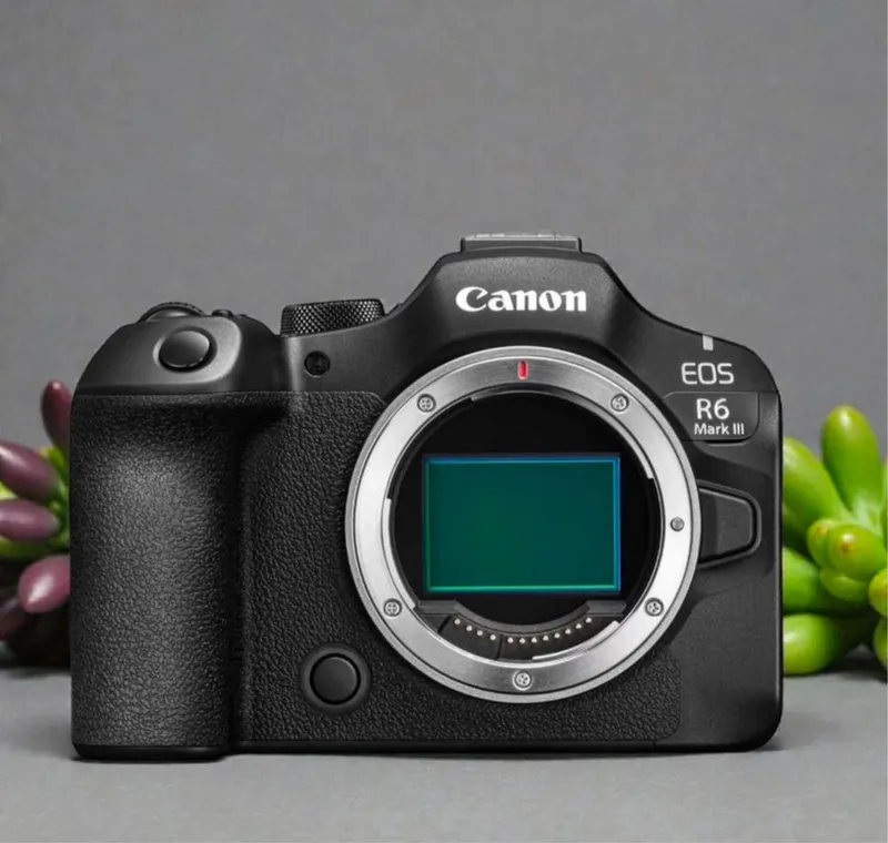 Canon EOS R6 Mark III Mirrorless Camera 5 Canon EOS R6 Mark III Mirrorless Camera 5