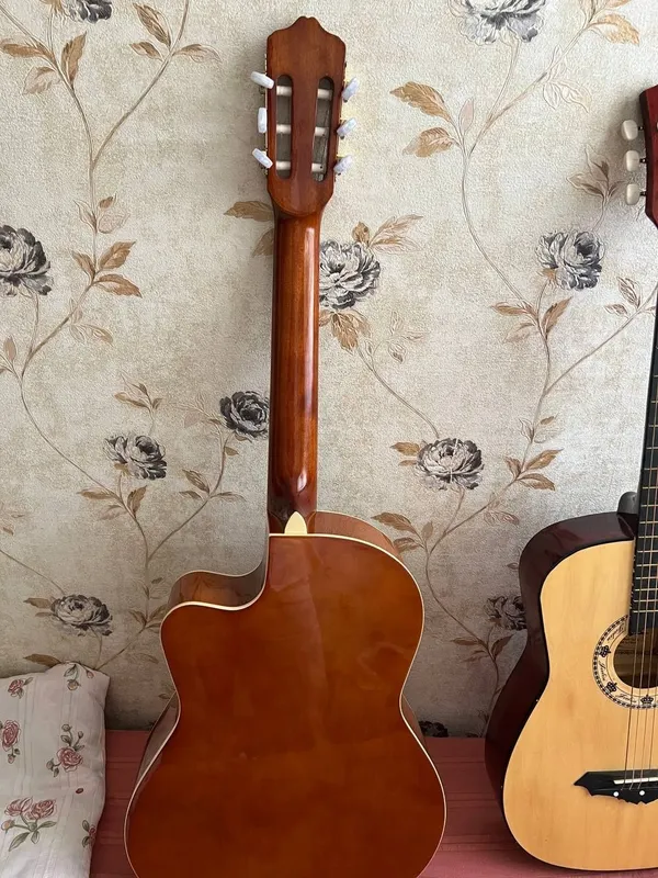 Gitara sotiladi sumkasi bor yonidagi ham sotiladi — фото 2