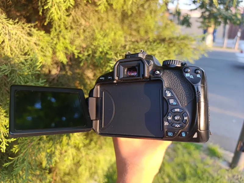 Canon EOS 650D orginal obektivi bilan sotiladi — фото 3