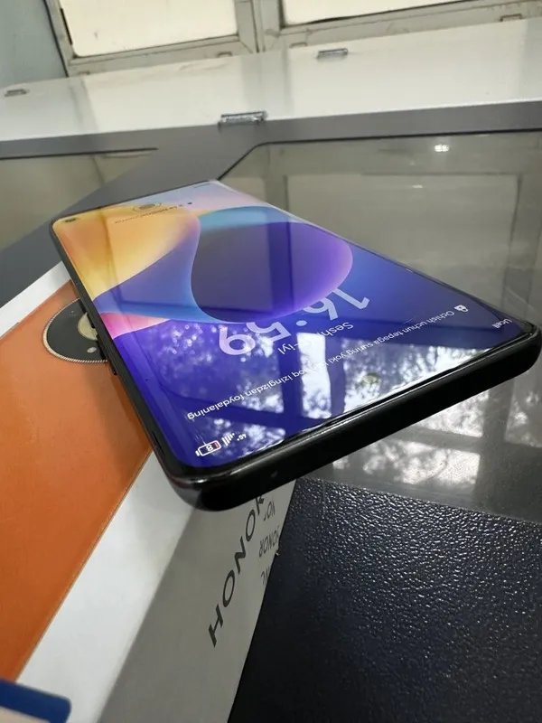 Honor x9b 8.gb 256 gb qora 1