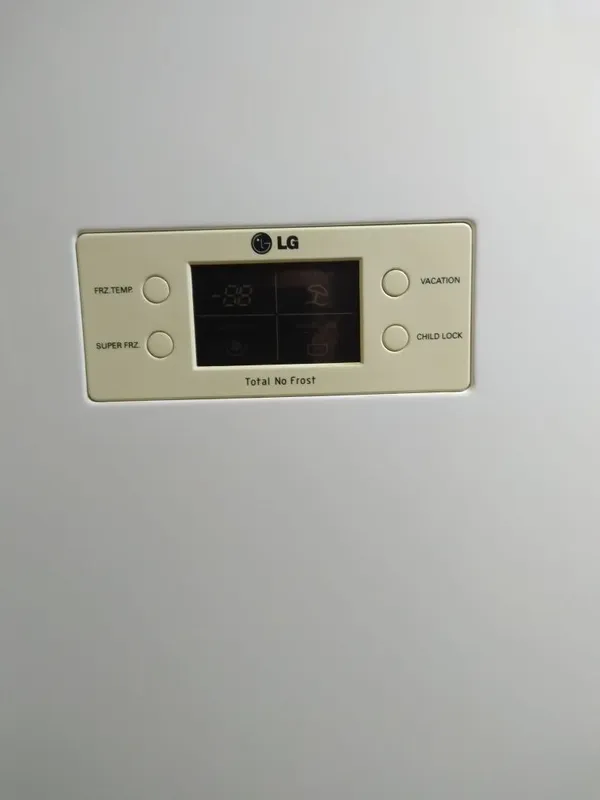 Продам холодильник LG Двухкамерный. Продам холодильник LG Двухкамерный.