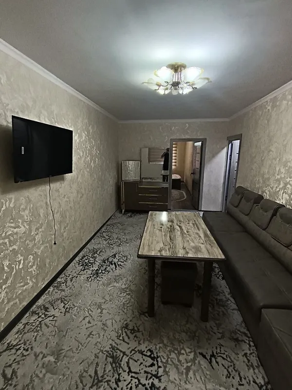 Чирчик шахар 1 mkr 2 хона Квартира ижарага берилади Нархи: 350$