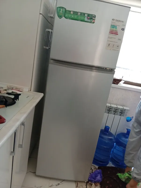 Artel muzlatgich rang va qulaylik