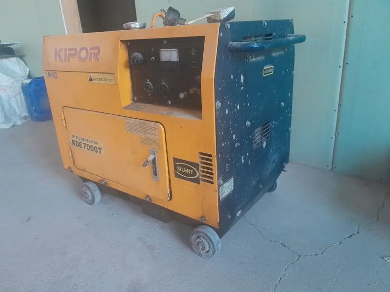 Dvijok generator sotiladi salyarkada ishlaydi — фото 2
