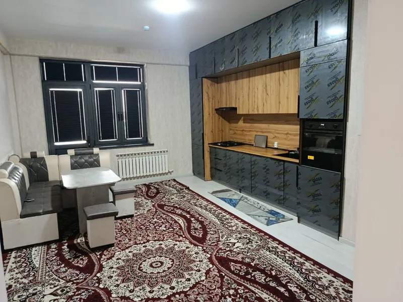 Yakkasaroy Qushbegi dahasida joylashgan 13 etajli domi 9 etajidagi hon 3