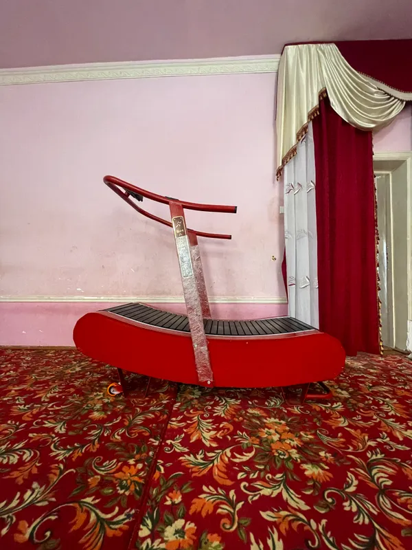 Begovay daroshka tuksiz yuradi kall,klom ulchaydi