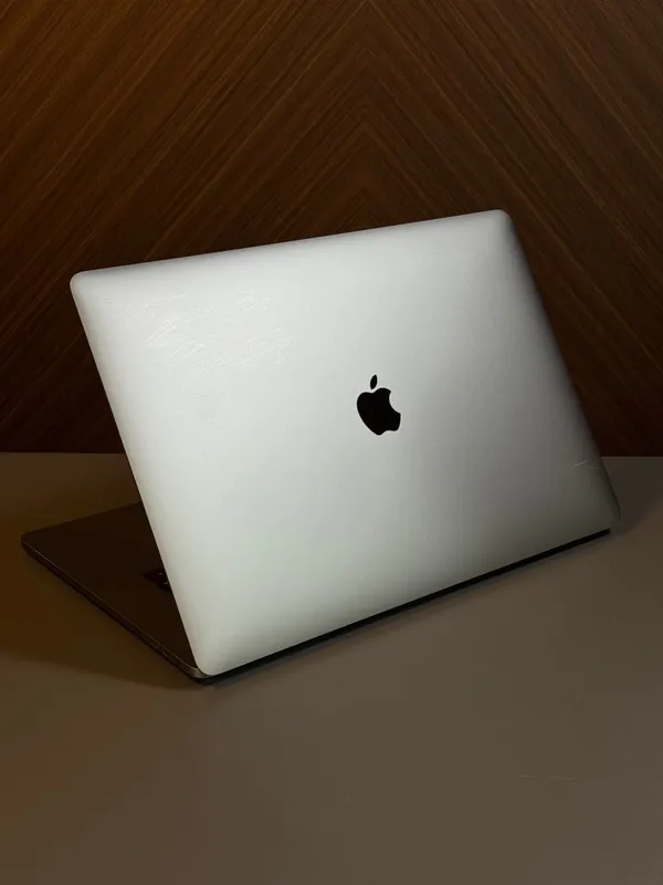 MacBook Pro 15,4